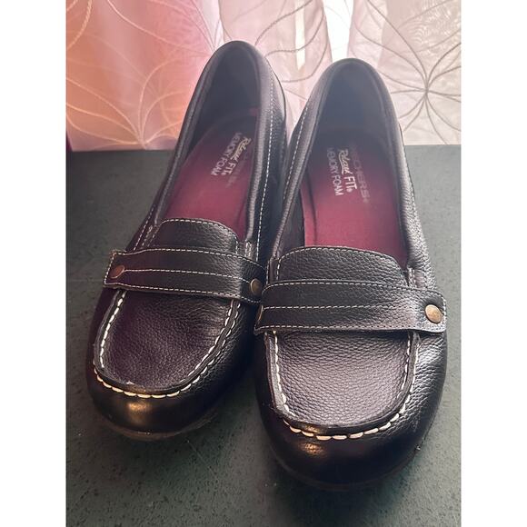 Womans Skechers Sz 8 Career Black Memory Foam Slip on Loafers Relaxed Fit - Picture 1 of 6